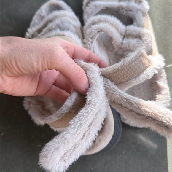 Stuart Whitman Zoe Lift Chill Suede Fur Sandals - Picture 11 of 11